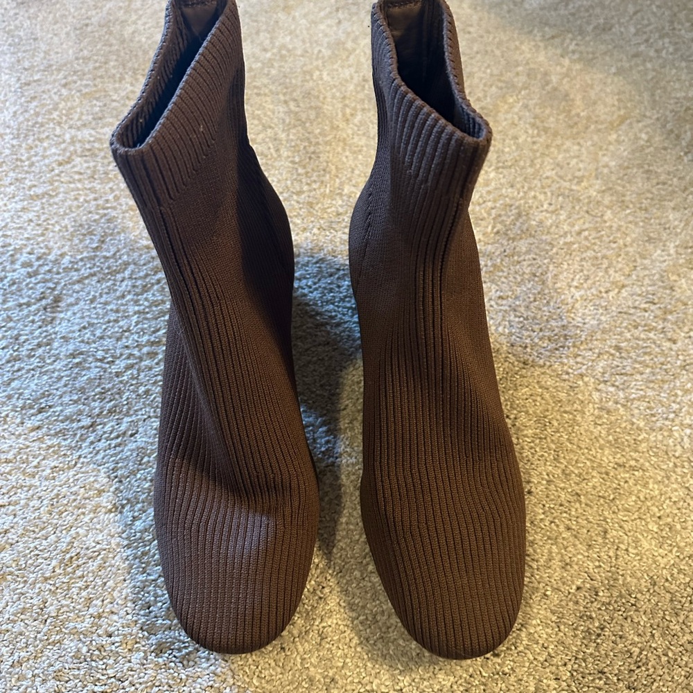 Brown Ribbed Women's Ankle Boots